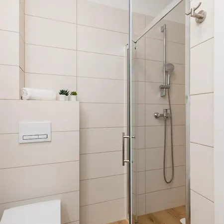 Charming 1-bedroom By Renters Kolobrzeg