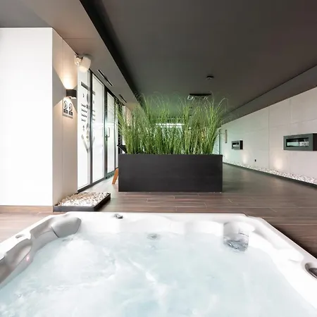 Charming 1-bedroom By Renters * Kolobrzeg