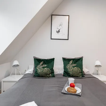 Charming 1-bedroom By Renters Apartman *